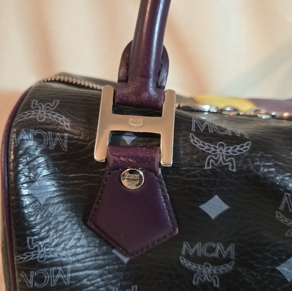 💯 Authentic MCM Black & Purple Visetos Princess Lion Boston Bag - Picture 7 of 16